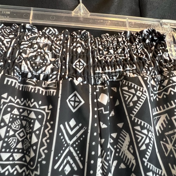 West Loop Black and White Geometric Palazzo Pants Size Large - Picture 3 of 6